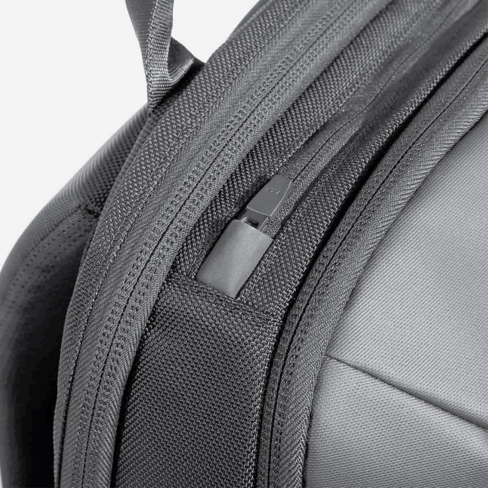 Legacy Series Shoulder Bag 15.6